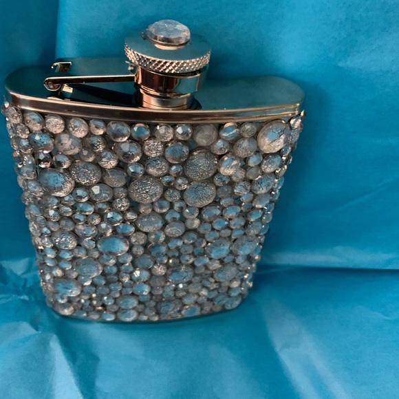 Blinged out flask - Picture 2 of 4